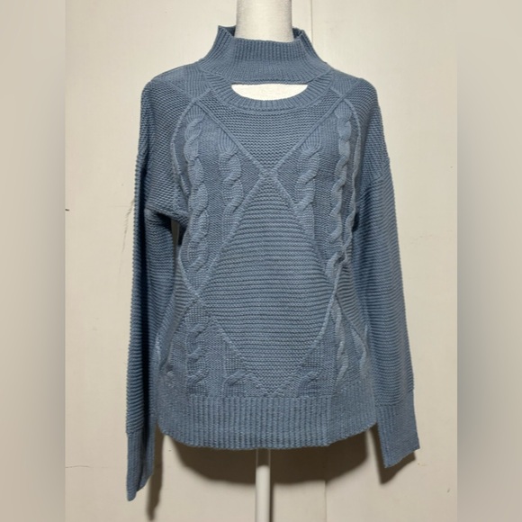 Steve Madden sweater with a mock neck, a cutout, and a cable knit pattern. Sz S - Picture 1 of 5